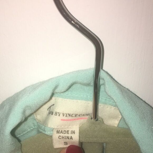 Vince Camuto Aqua Blue Collar Shirt w open back - Picture 4 of 4